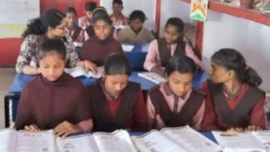 सीडीओ ने चोपन के सिंन्दुरिया विद्यालय मे पढ़ाई स्मार्ट क्लास और पोषण वाटिका पर दिए निर्देश