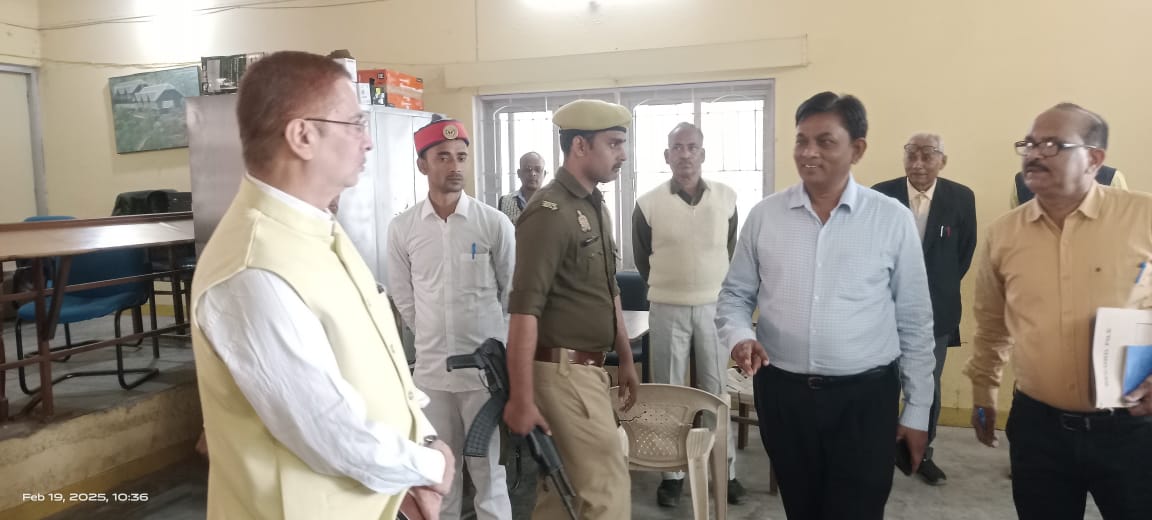 जिलाधिकारी ने कलेक्ट्रेट भवन का किये औचक निरीक्षण, साफ-सफाई पत्रालियों के बेहतर रख-रखाव के दिये निर्देश