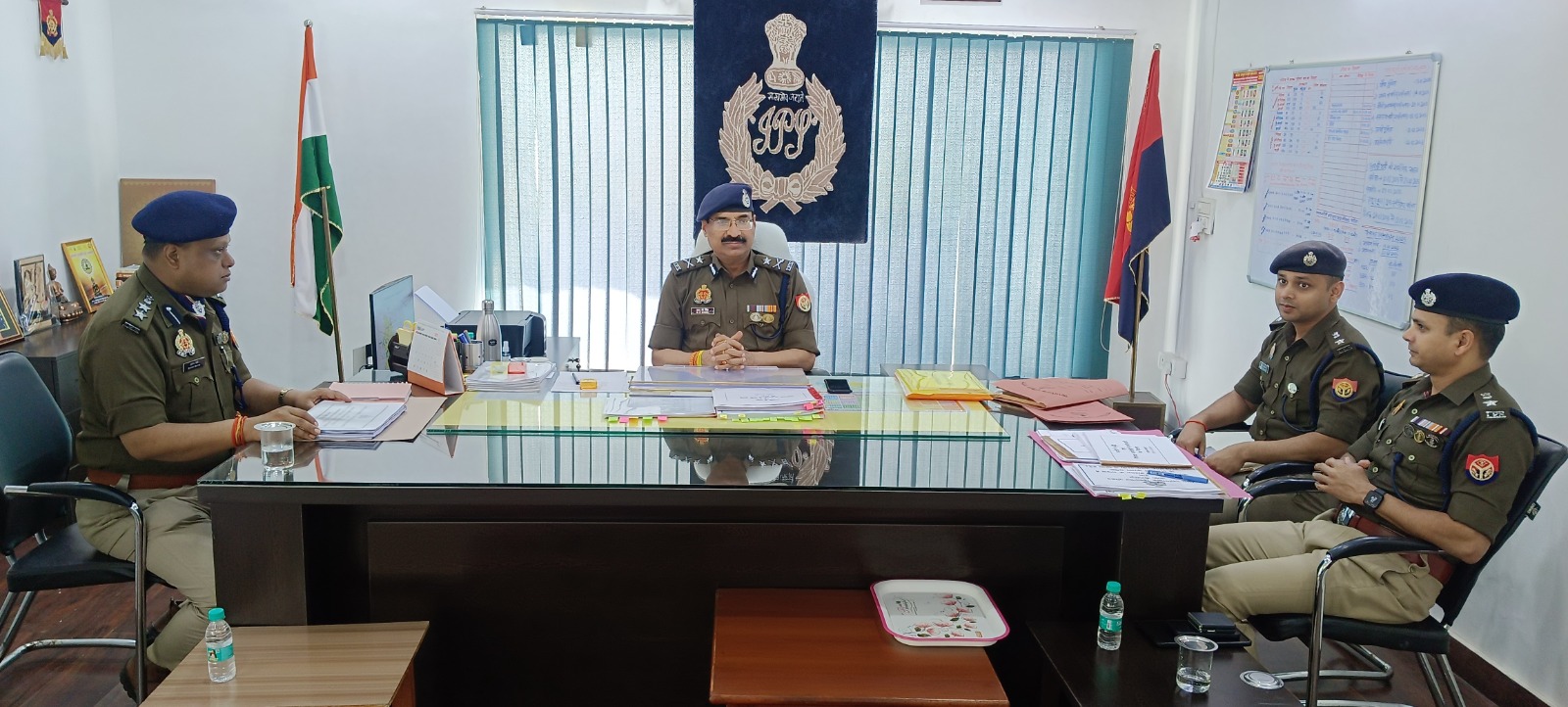 पुलिस महानिरीक्षक द्वारा मीरजापुर में परिक्षेत्र के पुलिस अधीक्षकगण के साथ की गयी अपराध समीक्षा बैठक.
