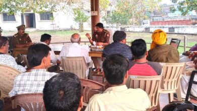 चोपन थाना परिसर में पीस कमेटी की बैठक आयोजित