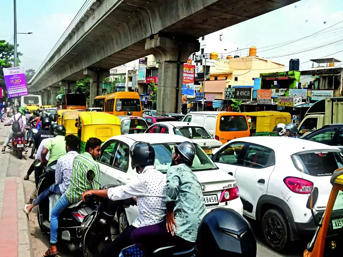 एसडीओ,ट्रैफिक डीएसपी ने किया यातायात व्यवस्था में परिवर्तन