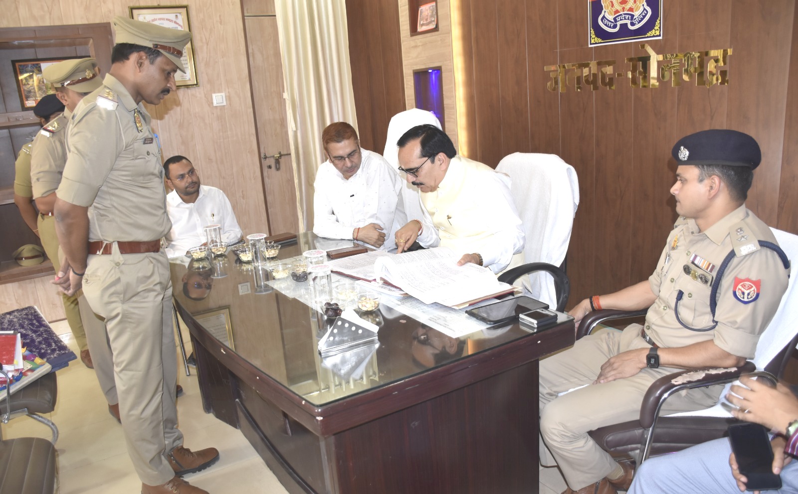 आयुक्त विन्ध्यालच ने आदर्श कोतवाली राबर्ट्सगंज का निरीक्षण किये निरीक्षण, सम्बन्धित को दिये आवश्यक दिशा-निर्देश आयुक्त विन्ध्यालच ने आदर्श कोतवाली राबर्ट्सगंज का निरीक्षण किये निरीक्षण, सम्बन्धित को दिये आवश्यक दिशा-निर्देश