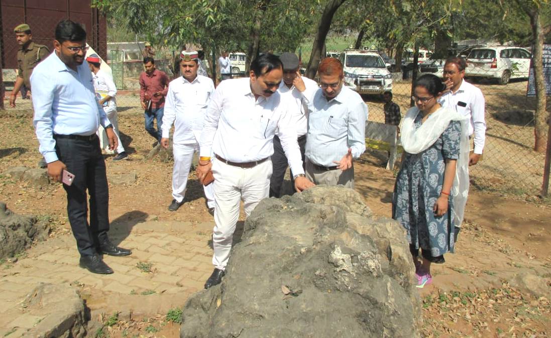 आयुक्त विंध्याचल मण्डल मीरजापुर द्वारा सलखन फासिल्स पार्क का किया गया निरीक्षण