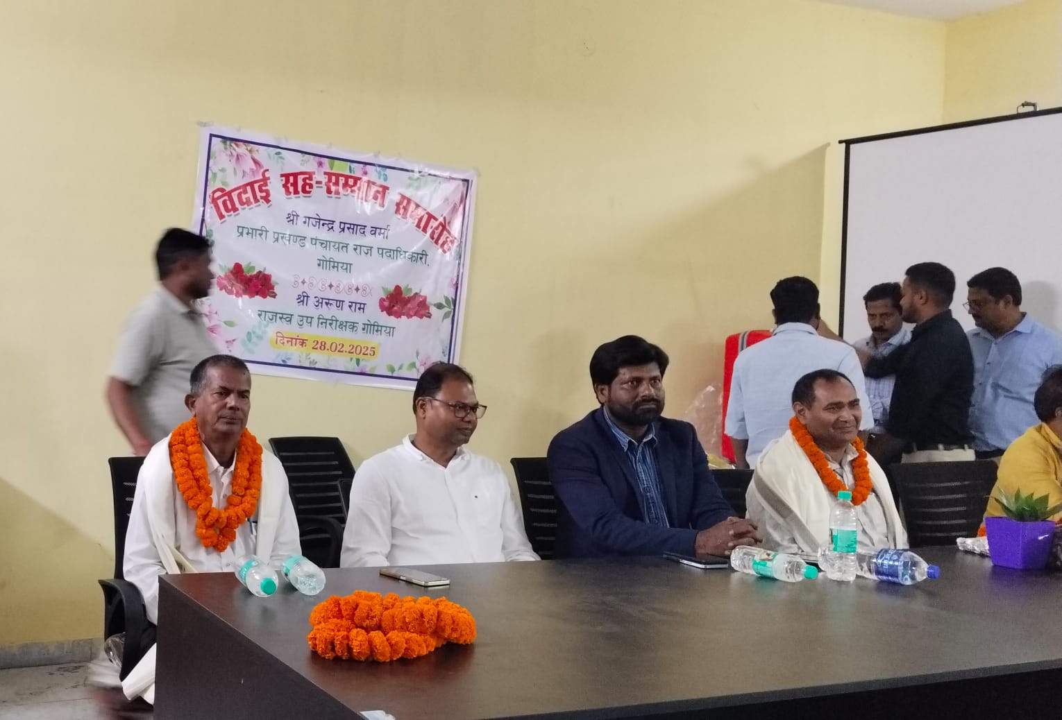 गोमिया प्रखंड कार्यालय में सेवानिवृत्ति के बाद विदाई सह सम्मान समारोह आयोजित