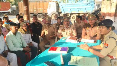 चोपन थाना परिसर में पीस कमेटी की बैठक आयोजित, निर्धारित गाईडलाइन के अनुसार ही बजेंगे डीजे