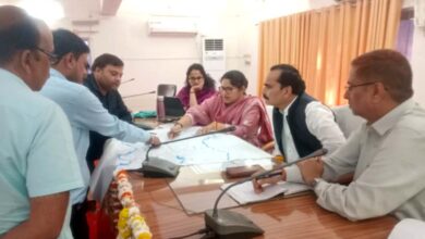 जनपद सोनभद्र में निर्मित धंधरौल बॉध से निकलने वाली घाघर मुख्य नहर पर विचार-विमर्श