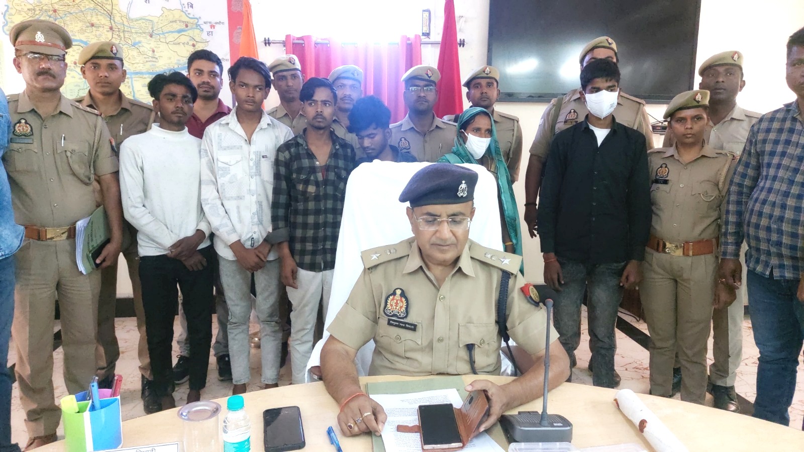 सोनभद्र-पति की हत्या कराने वाली पत्नी सहित एक नाबालिग पुलिस अभिरक्षा में व पांच हत्यारे गिरफ्तार