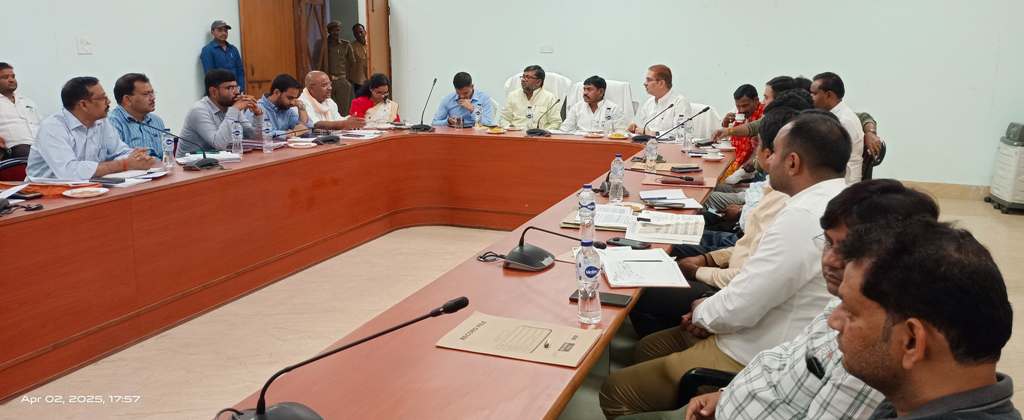 वनाधिकार अधिनियम के तहत सरकार द्वारा संचालित योजनाओं से पात्र व्यक्तियों को किया जाये लाभान्वित-मंत्री