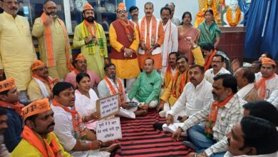 बाबा साहब भीमराव अंबेडकर भवन में भाजपा जिलाध्यक्ष के नेतृत्व में धरना प्रदर्शन