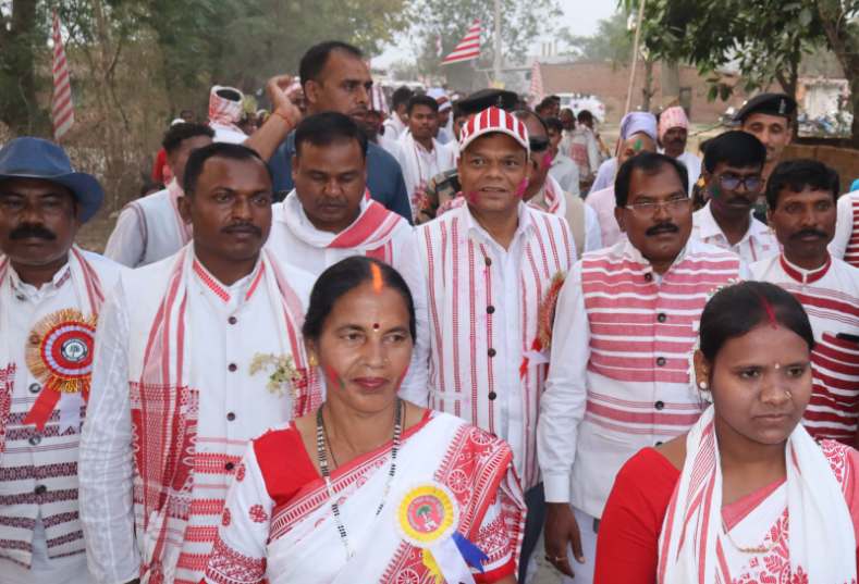 संस्कृति बचानी है तो मांदर-नगाड़ा पर नृत्य करें, डीजे और आधुनिक गीतों पर नहीं : मंत्री चमरा लिंडा
