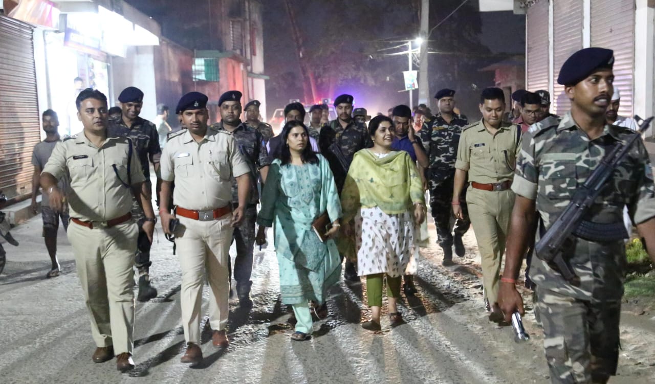 डीसी, एसपी ने चास अनुमंडल क्षेत्र के विभिन्न इलाकों का किया दौरा