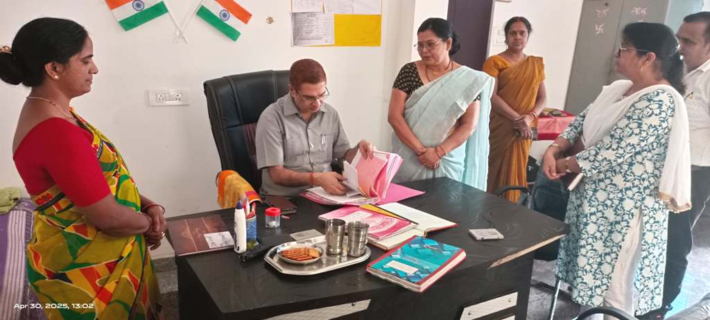 बाल गृह बालिका का जिलाधिकारी ने किया औचक निरीक्षण