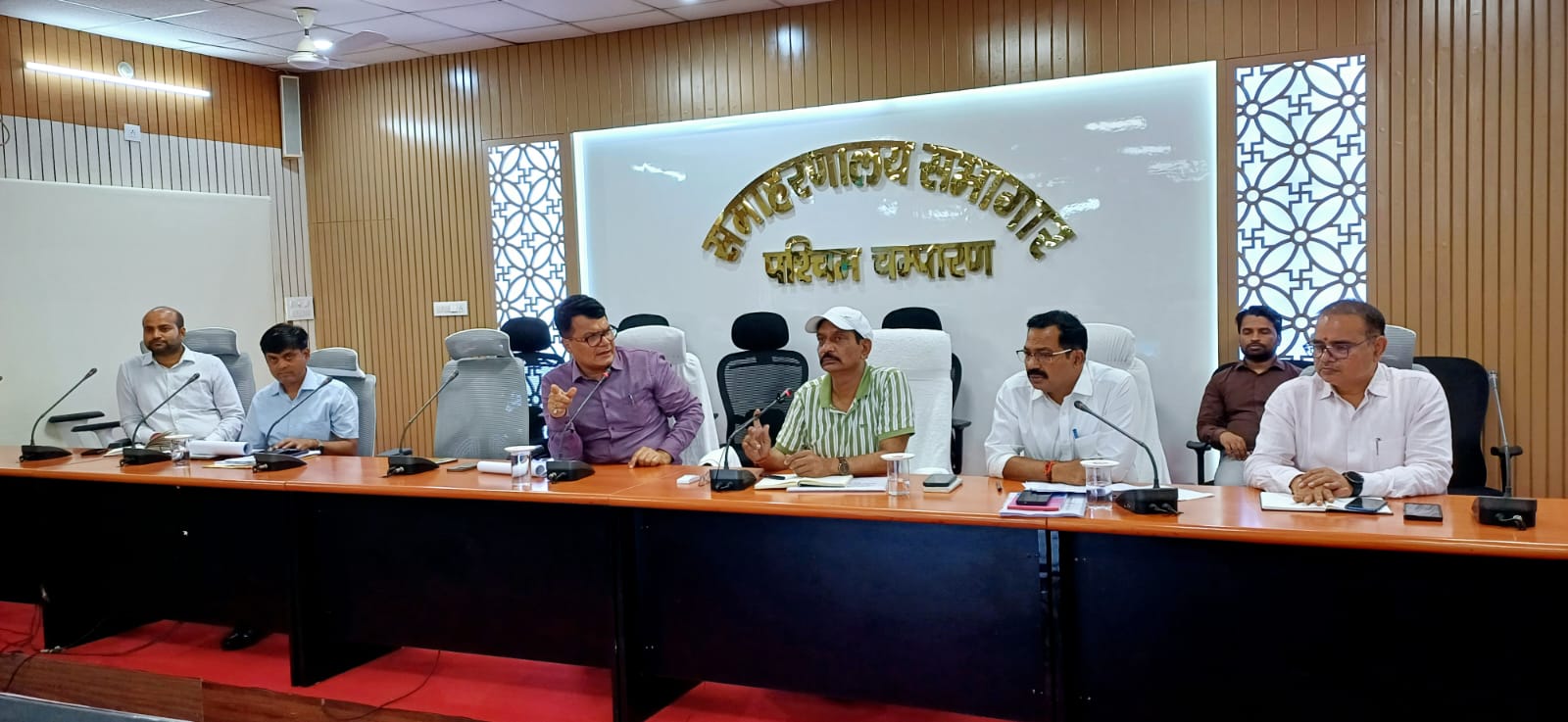 संभावित बाढ़ एवं सुखाड़ से निपटने हेतु सभी व्यवस्थाएं रखें अपडेट : जिला पदाधिकारी