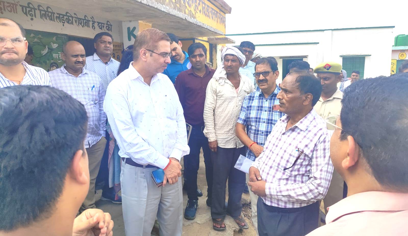जिलाधिकारी ने ब्लाक चतरा, ग्राम पंचायत पकरहट का किये औचक निरीक्षण जिलाधिकारी ने ब्लाक चतरा, ग्राम पंचायत पकरहट का किये औचक निरीक्षण