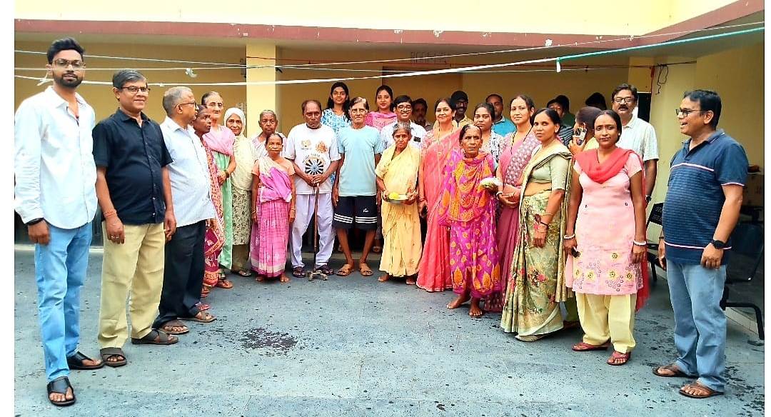 नेताजी सुभाष चंद्र बोस समिति द्वारा आज ओल्ड ऐज होम में भोजन का वितरण किया गया