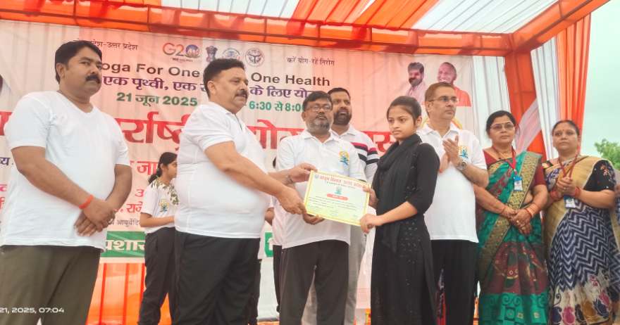 सोनभद्र-जहां योग है, वहां निरोग है, स्वस्थ्य शरीर में ही स्वस्थ्य मस्तिष्क का होता है वास-प्रभारी मंत्री