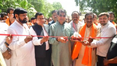 मंत्री ने आपातकाल पर केंद्रित प्रदर्शनी का फीता काटकर उद्घाटन किया