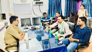 अपराधियों पर लगाम लगाने को लेकर एसपी से मिले कुमार अमित 