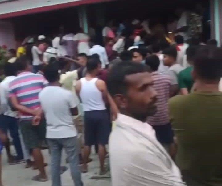 चाकू से गोद गोदकर एक किशोर की हत्या।