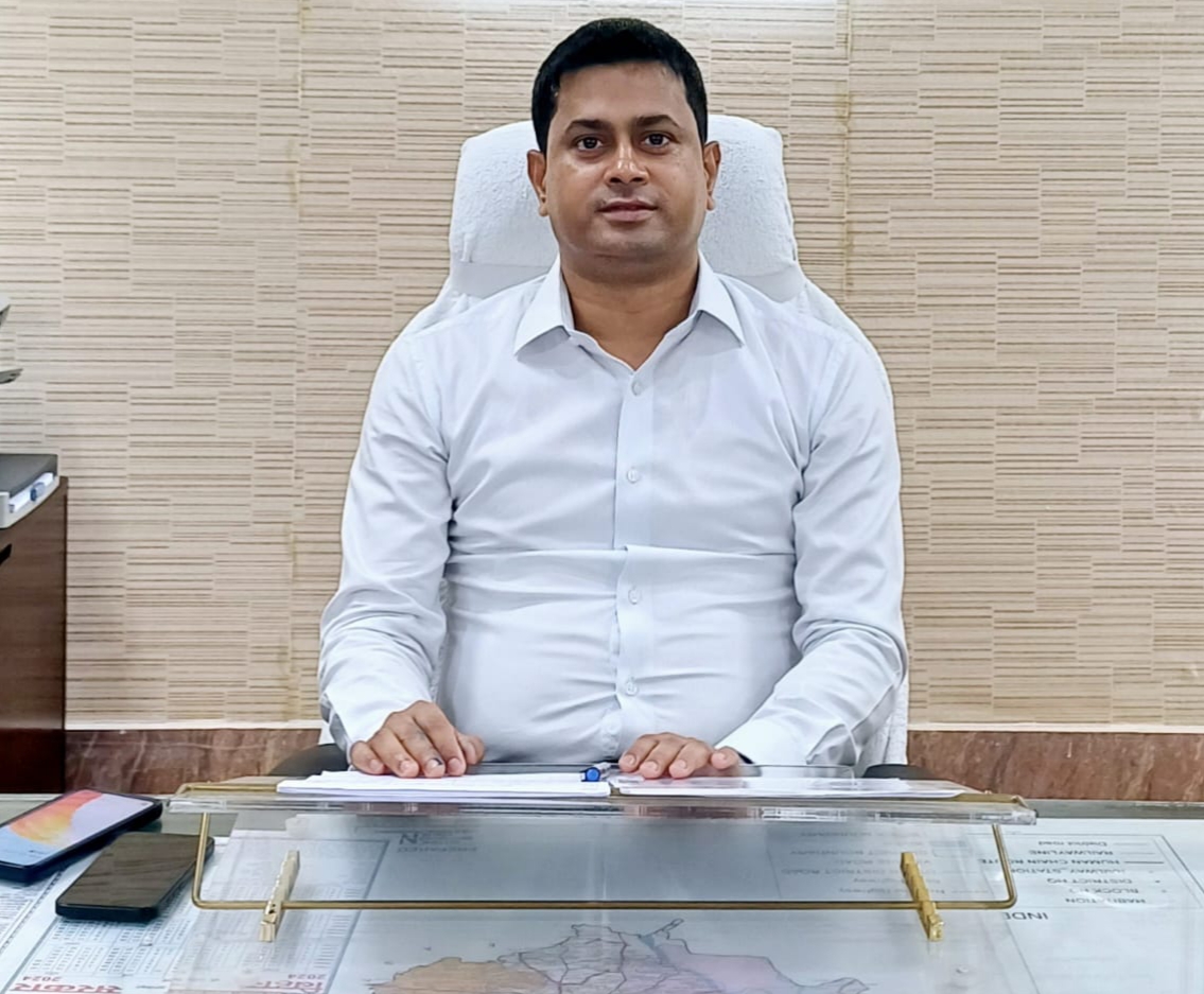 बेतिया जिला पदाधिकारी धर्मेन्द्र कुमार के नाम से फर्जी फेसबुक आईडी बनाकर लोगों को फ्रेंड रिक्वेस्ट भेजे जाने के मामले में होगी कार्रवाई।