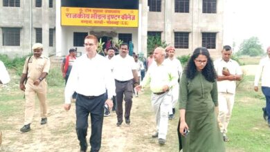 विद्यालय के निर्माण कार्य व सौन्दर्यीकरण का का कार्य प्राथमिकता के आधार पर ससमय किया जाये पूर्ण-जिलाधिकारी