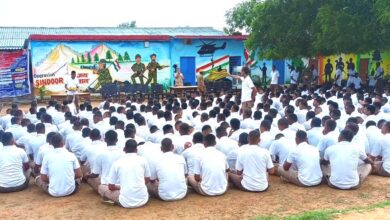 साइबर अपराधों के प्रति जागरूकता हेतु प्रशिक्षण प्राप्त कर रहे प्रशिक्षु आरक्षियों को साइबर थाना प्रभारी द्वारा विस्तृत जानकारी दी गई