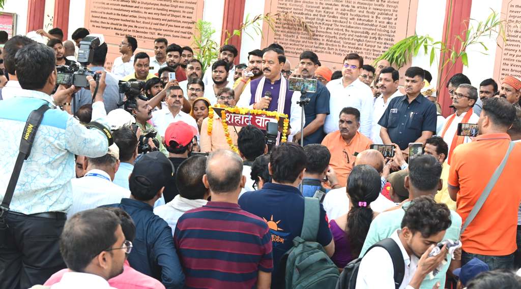 उपमुख्यमंत्री केशव प्रसाद मौर्य ने ‘‘शहीद वॉल’’ स्थल पहुंचकर शहीदों को किया नमन, ‘‘मौलश्री’’ पौधे का किया रोपण,