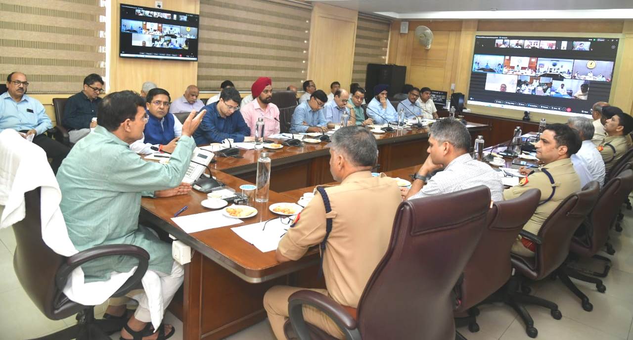 ऊर्जा मंत्री ए.के.शर्मा ने शक्ति भवन में की उच्चस्तरीय बैठक, विद्युत आपूर्ति सेवाओं में सुधार को लेकर दिए सख्त निर्देश