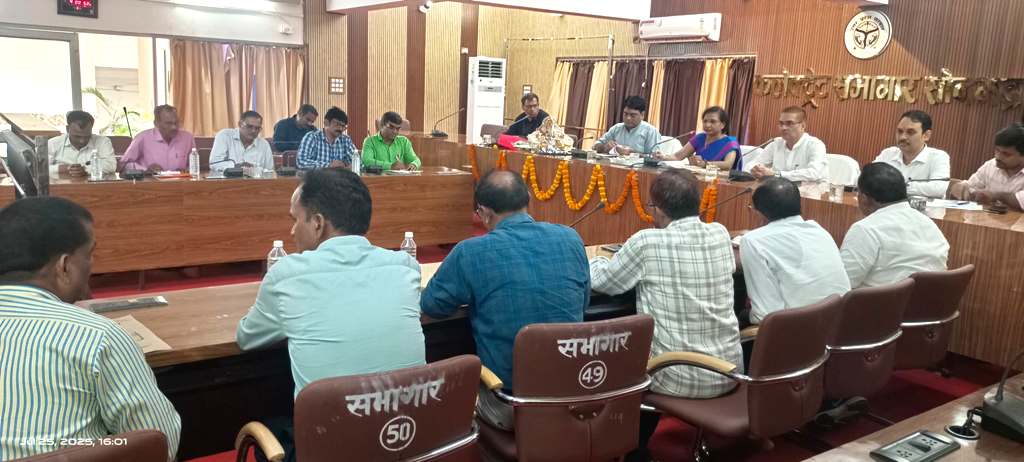 निदेशक,आन्तरिक लेखा एवं लेखा परीक्षा ने वित्त/लेखा संवर्ग के अधिकारियों एवं लेखाकारों के साथ की बैठक निदेशक,आन्तरिक लेखा एवं लेखा परीक्षा ने वित्त/लेखा संवर्ग के अधिकारियों एवं लेखाकारों के साथ की बैठक
