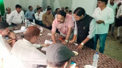 सोनभद्र-सम्पूर्ण समाधान दिवस का आयोजन,शिकायतकर्ताओं का निस्तारण किया जाये-जिलाधिकारी
