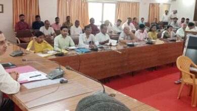 पेंशन से सम्बन्धित प्राप्त आवेदन पत्र का निस्तारण सभी अधिकारी निर्धारित समय अवधि में करें सुनिश्चित-जिलाधिकारी
