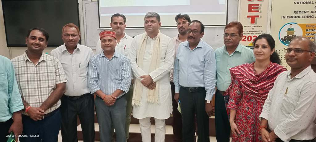 इंजीनियरिंग कालेज में प्रथम स्थान प्राप्त करने वाले छात्र-छात्राओं को सिंगापुर यूनिवर्सिटी में भ्रमण हेतु मिलेगा मौका-मंत्री