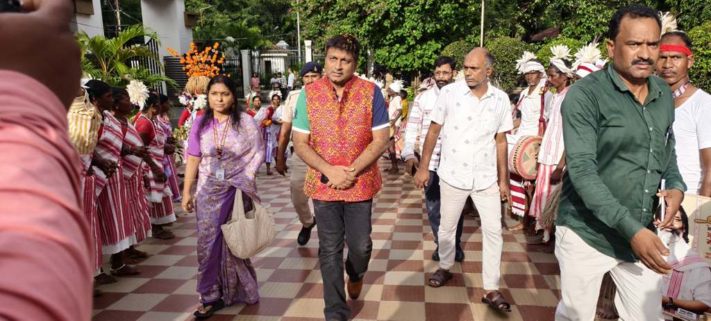 आदिवासी महोत्सव 2025 की जन जागरूकता हेतु जागरूकता रथ रवाना