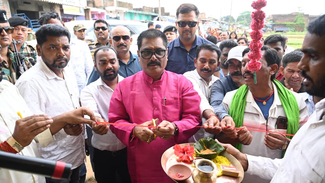 पेयजल एवं स्वच्छता मध निषेध मंत्री योगेंद्र महतो ने प्रदेश एवं क्षेत्रवासियों के जीवन में सुख, शांति और समृद्धि की कामना की