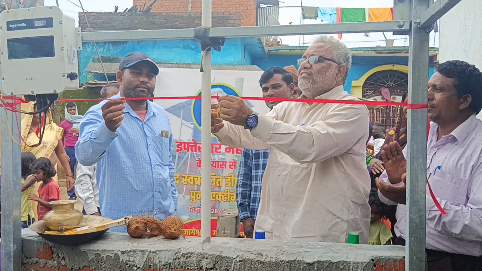 जागेश्वर बिहार के गरहवा टोला में उप प्रमुख ने डीप बोरिंग का उद्घाटन किया 