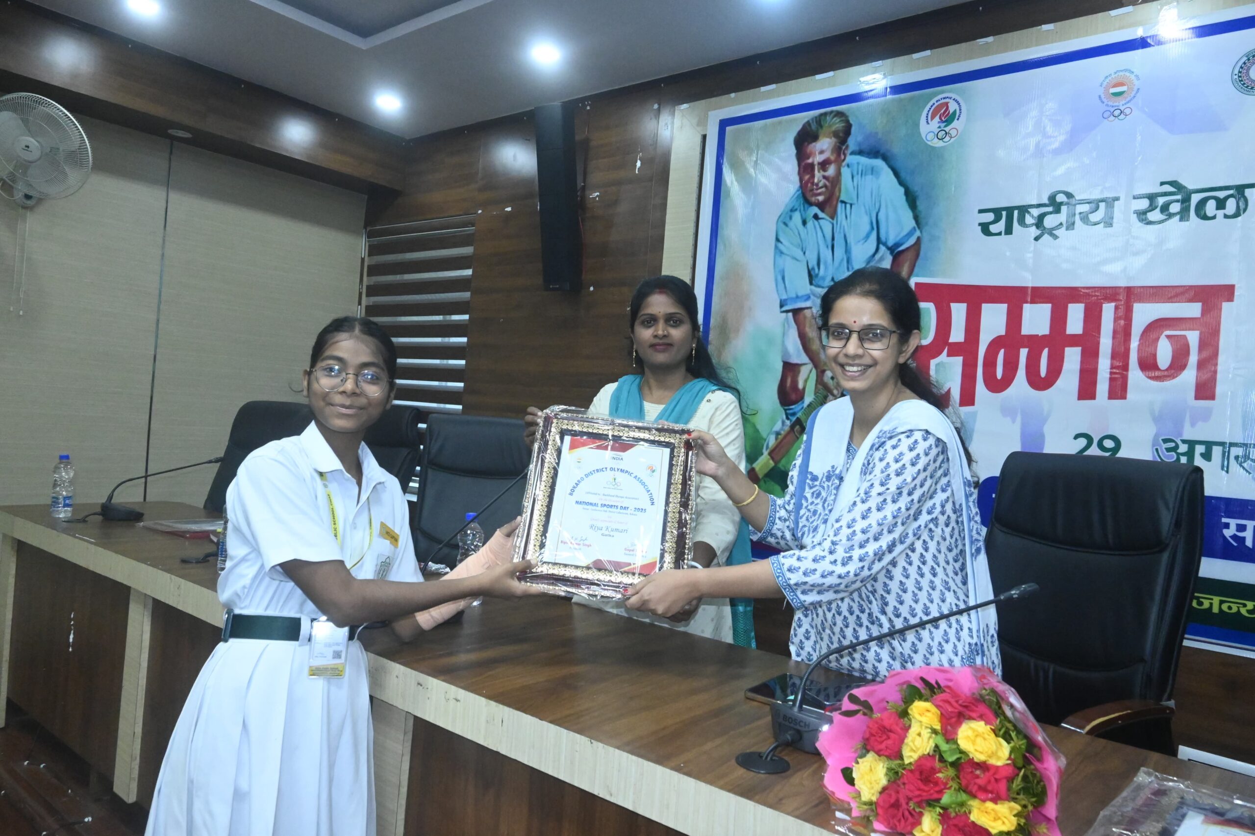 डीडीसी ने खेलों में बेहतर प्रदर्शन करने वाले खिलाड़ियों को प्रशस्ति पत्र देकर सम्मानित किया 