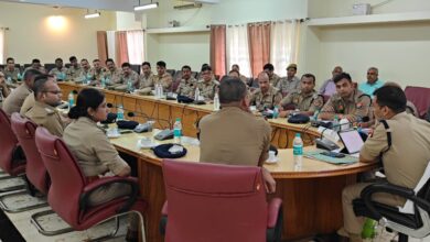 पुलिस अधीक्षक द्वारा रिजर्व पुलिस लाइन चुर्क में जनपद के राजपत्रित अधिकारियों व कर्मचारियों के साथ क्राइम मीटिंग का आयोजन