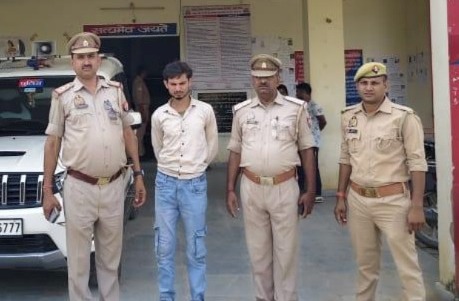 शादी का झांसा देकर शारीरिक सम्बन्ध में बनाने वाले अभियुक्त को थाना ओबरा पुलिस ने किया गिरफ्तार शादी का झांसा देकर शारीरिक सम्बन्ध में बनाने वाले अभियुक्त को थाना ओबरा पुलिस ने किया गिरफ्तार