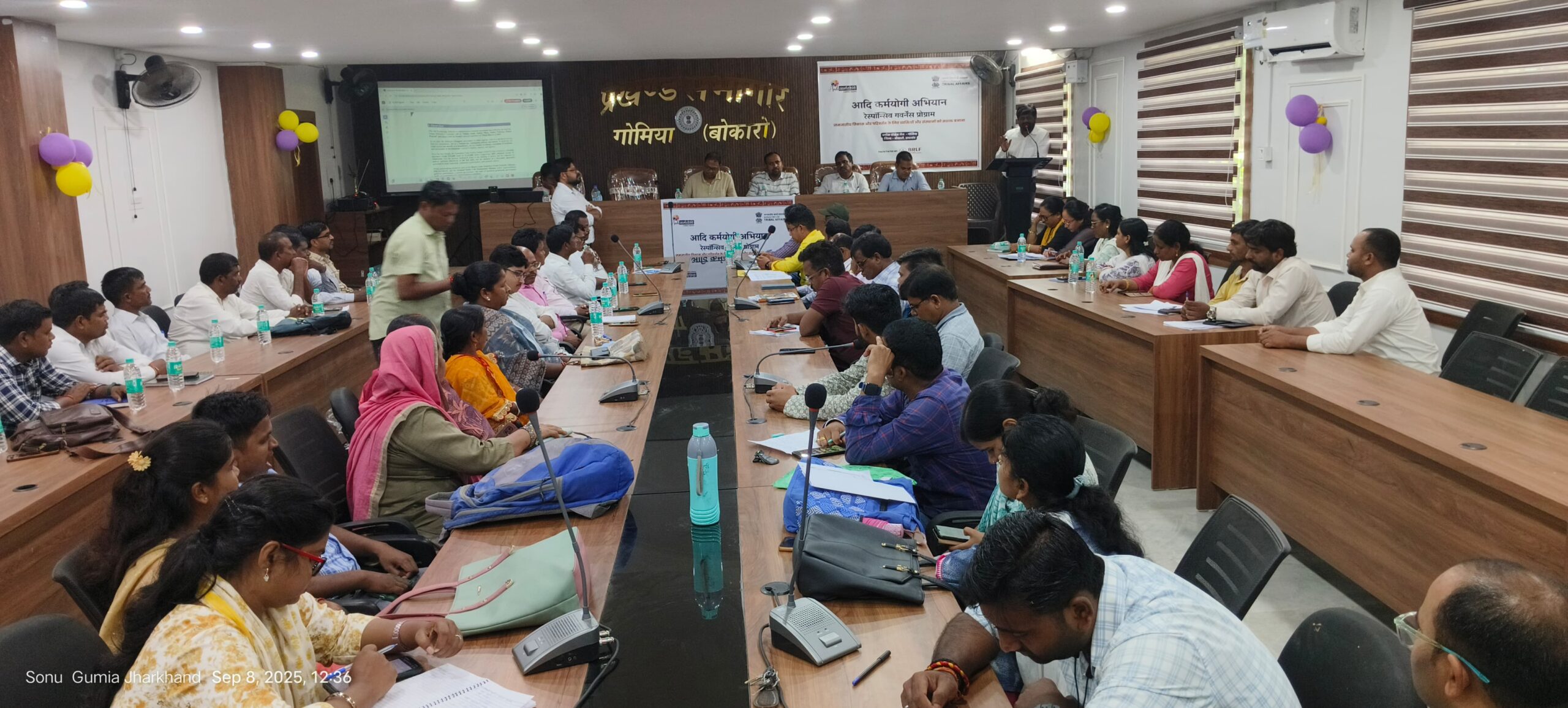 गोमिया प्रखंड मुख्यालय में आदि कर्मयोगी अभियान के तहत कार्यशाला का आयोजन