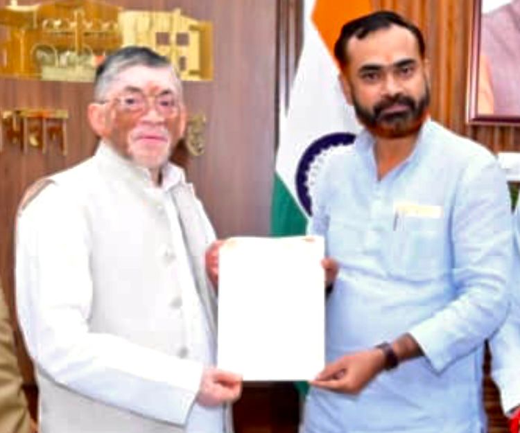 कुमार अमित ने प्लांट के विस्तारीकरण और पत्रकारों को स्वास्थ्य बीमा और पेंशन उपलब्ध कराने की माँग को लेकर राज्यपाल को सौंपा ज्ञापन