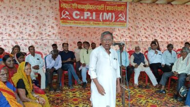गोमिया प्रखंड कार्यालय के समक्ष माकपा ने 17 सूत्री मांगों को लेकर एकदिवसीय धरना दिया