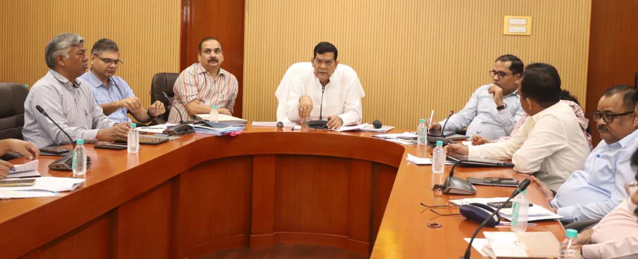स्वच्छता ही सेवा 2025 कार्यक्रम के दृष्टिगत नगर विकास एवं ऊर्जा मंत्री ए के शर्मा ने की समीक्षा बैठक