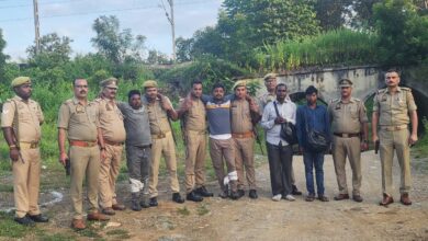 पुलिस मुठभेड़ में सोने की ज्वैलरी की धोखाधड़ी करने वाले 4 गिरफ्तार