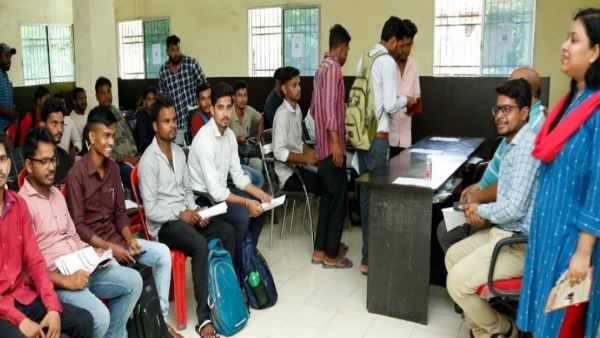 स्थानीय उद्योगों में रोजगार के अवसर उपलब्ध कराए जाएंगे।
