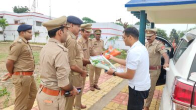 नवागत पुलिस अधीक्षक अभिषेक वर्मा का जनपद आगमन पर स्वागत एवं सलामी।