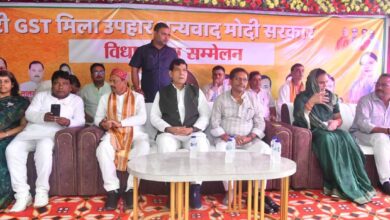नगर विकास एवं ऊर्जा मंत्री ए.के. शर्मा ने मुहम्मदाबाद (मऊ) में जीएसटी बचत उत्सव एवं आत्मनिर्भर भारत कार्यक्रम में किया प्रतिभाग