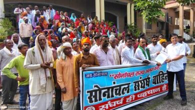 सोसंवा के नेतृत्व में पटना के सैकड़ों आदिवासियों ने कलेक्ट्रेट पर किया प्रदर्शन