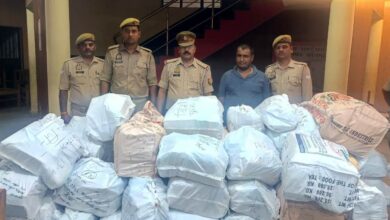 अवैध लाईसेंस के रुप में भण्डारण किये गये 55 पैकेटों में करीब 2 क्विंटल अवैध पटाखा बरामद, 1 गिरफ्तार