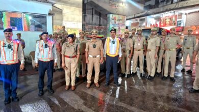 क्षेत्राधिकारी यातायात के नेतृत्व में मिशन शक्ति 5.0 के तहत महिला सुरक्षा एवं यातायात नियमों के प्रभावी अनुपालन हेतु यातायात पुलिस द्वारा चलाया गया सघन चेकिंग अभियान