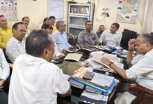 बीएलओ द्वारा अपने पदीय दायित्वों का निर्वहन ठीक ढंग से न करने पर सम्बन्धित अधिकारियों के साथ बैठक बीएलओ द्वारा अपने पदीय दायित्वों का निर्वहन ठीक ढंग से न करने पर सम्बन्धित अधिकारियों के साथ बैठक
